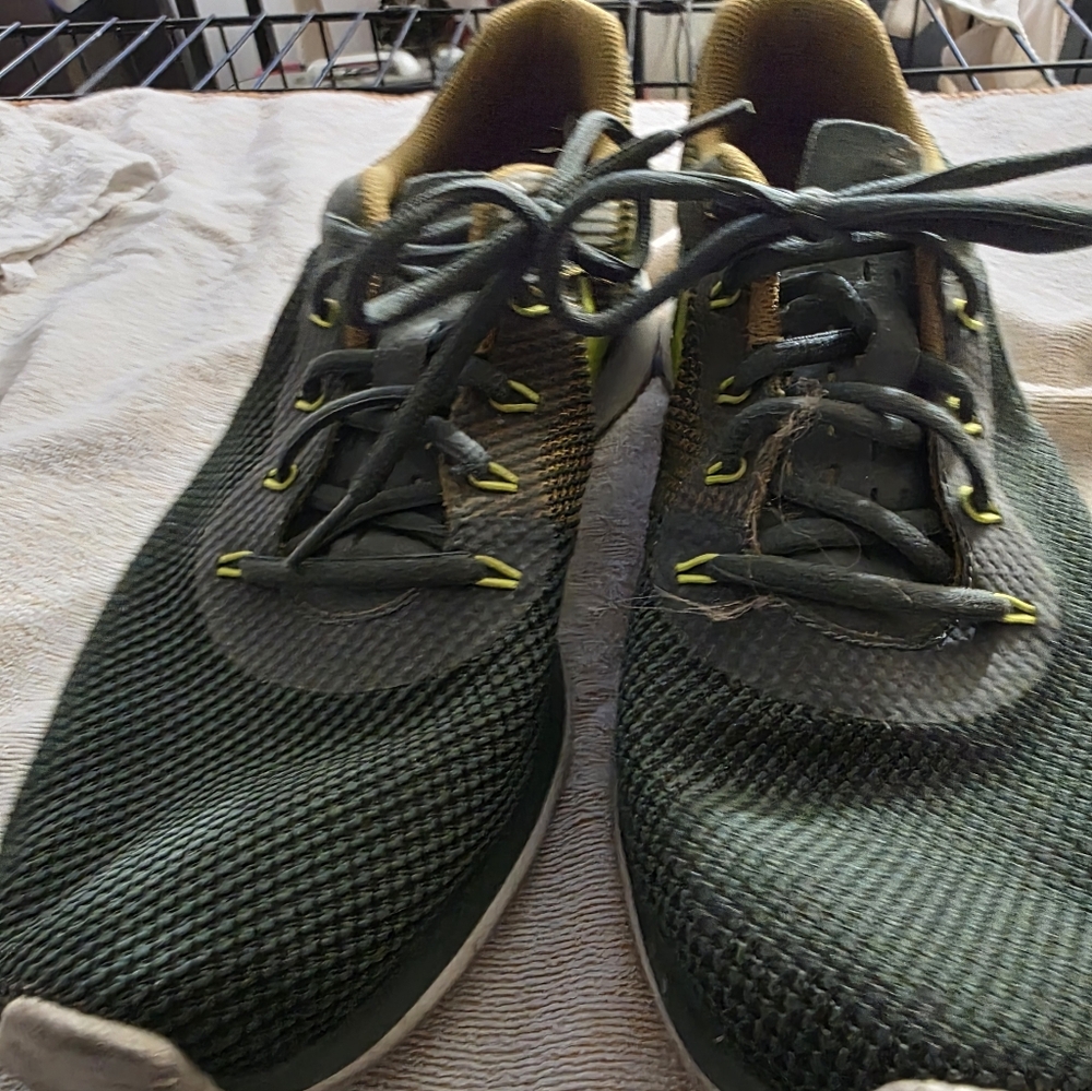 Nike Tanjun Racer In Olive/Gold Size 10.5m Excellent Condition